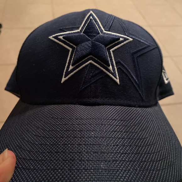Dallas Cowboy cap - Picture 2 of 5